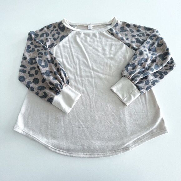 Small Boutique // Leopard balloon sleeve top // Size Medium - Picture 1 of 7